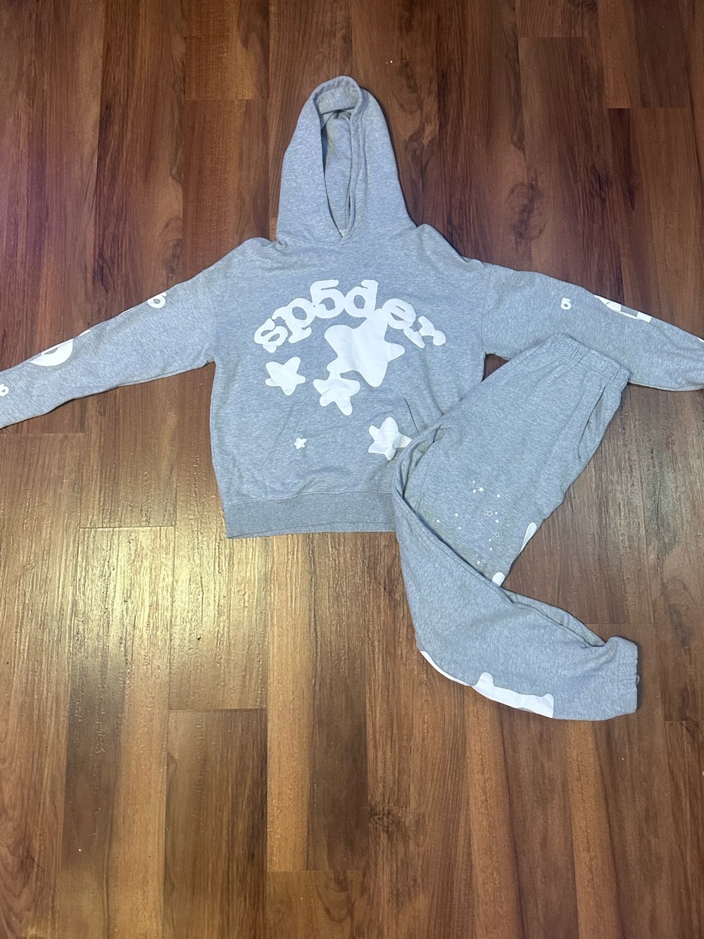 Grey Sp5der Set
 Hoodie:M
Sweats:P